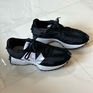 New Balance 327 women’s sneakers